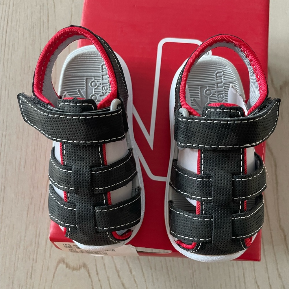 SEE KAI RUN NAVY SANDALS NWT